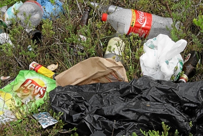 Vullissakke uitgestrooi in natuurreservaat